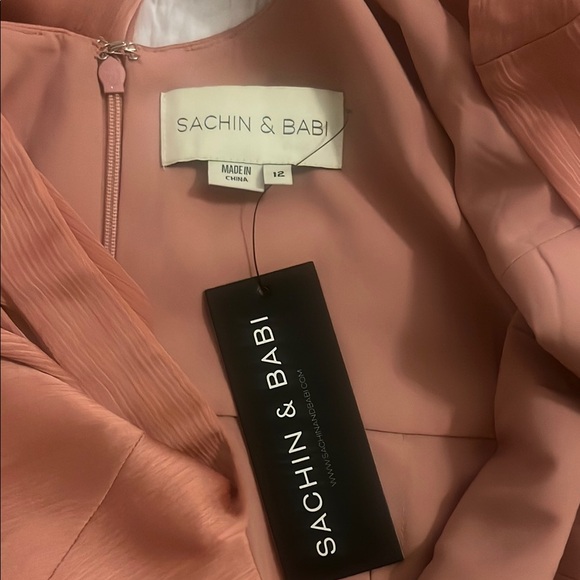 Elegant Sachin & Babi Gown - Picture 6 of 8